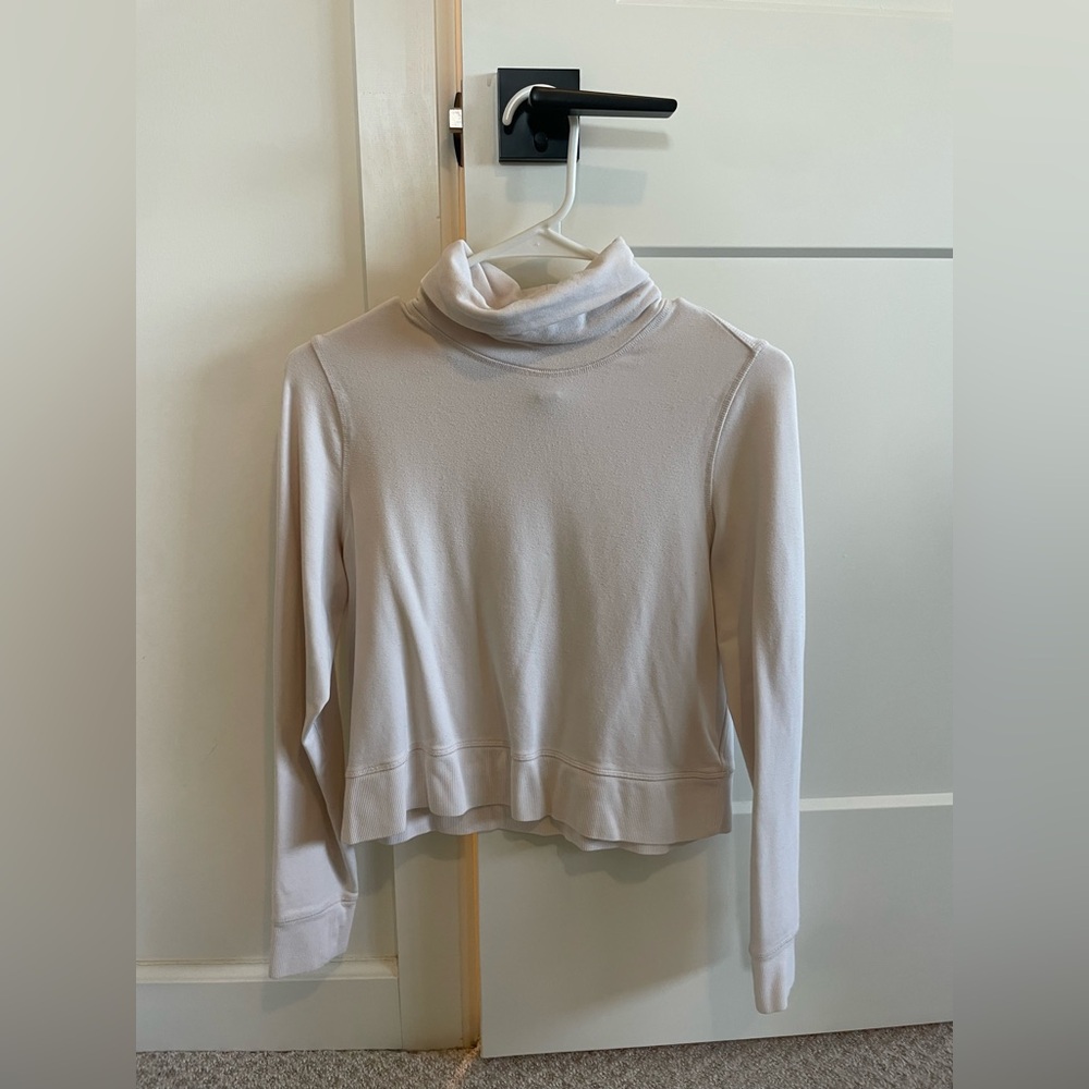Athleta Cream Turtleneck Long Sleeve Top